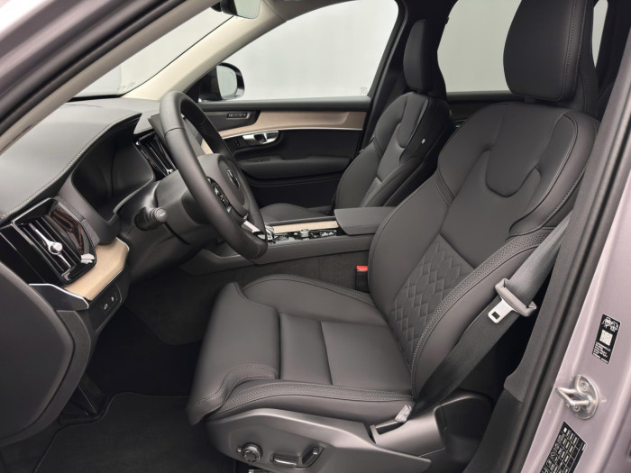 Volvo XC90 T8 AWD Plug-in DARK PLUS 7m na operativní leasing