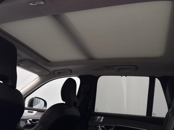 Volvo XC90 T8 AWD Plug-in ULTRA DARK 7m na operativní leasing