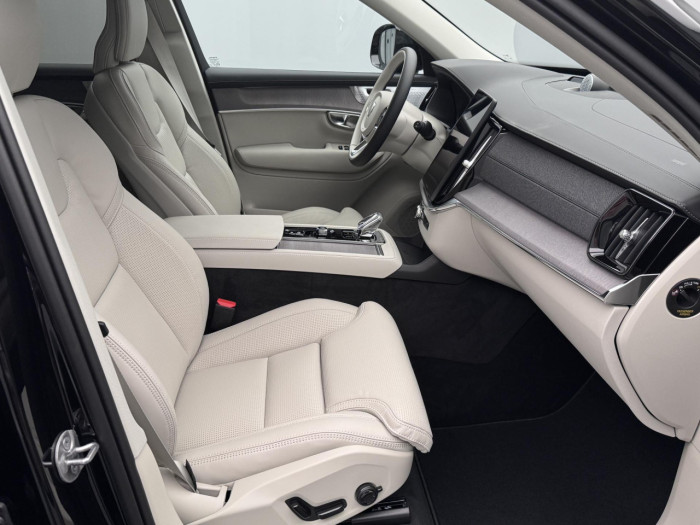Volvo XC90 B5 AWD AUT DARK PLUS 7míst na operativní leasing
