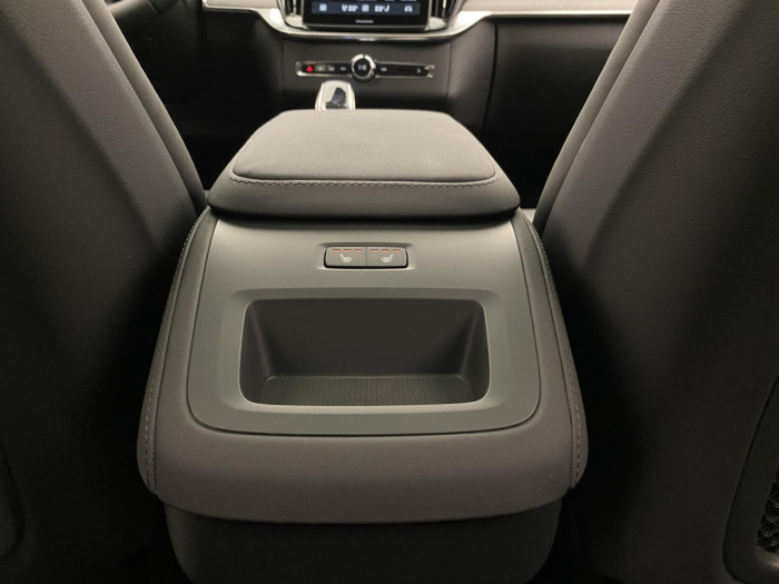 Volvo XC90 B5 AWD AUT DARK PLUS 7míst na operativní leasing