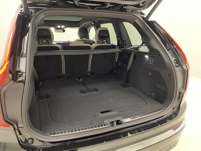 Volvo XC90 T8 AWD Plug-in BRIGHT PLUS 7m na operativní leasing