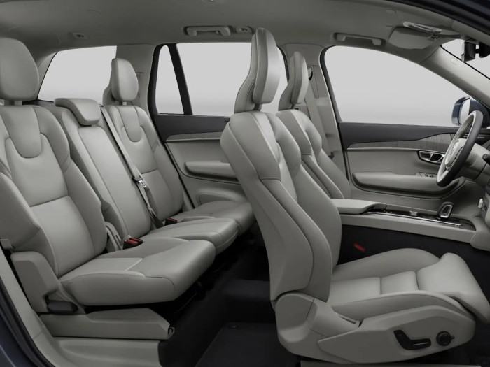 Volvo XC90 Plus Bright 2.0 B5 173 kW Nafta 4x4 Automatická převodovka na operativní leasing