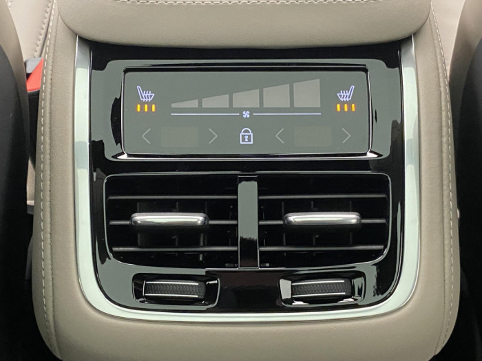 Volvo XC90 T8 AWD Plug-in BRIGHT PLUS 7m na operativní leasing
