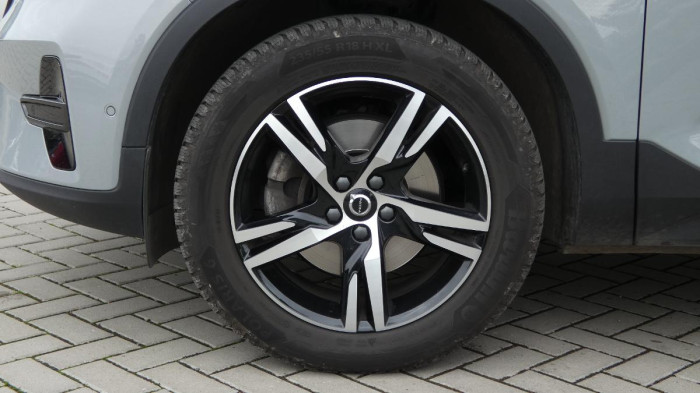 Volvo XC40 B3 PLUS DARK na operativní leasing