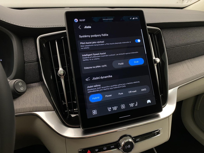 Volvo XC90 T8 AWD Plug-in DARK ULTRA na operativní leasing