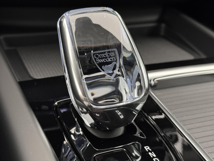 Volvo XC60 B5 AWD AUT PLUS BLACK EDITION na operativní leasing