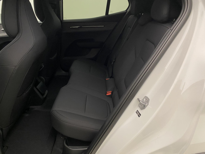 Volvo EX30 P5 LONG RANGE ELETRIC PLUS na operativní leasing