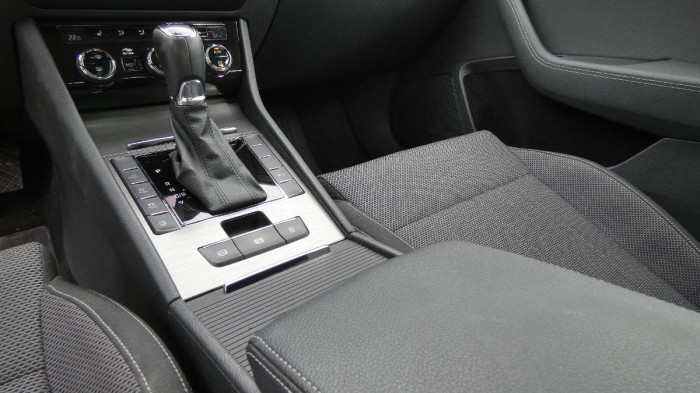 Škoda Superb 1.4 TSI iV Ambition DSG na operativní leasing