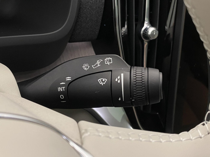 Volvo XC90 T8 AWD Plug-in DARK ULTRA na operativní leasing