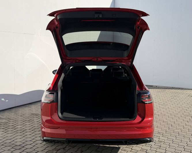 Volkswagen Golf Variant R-Line People 7DSG mHEV 1,5eTSI / 110kW na operativní leasing