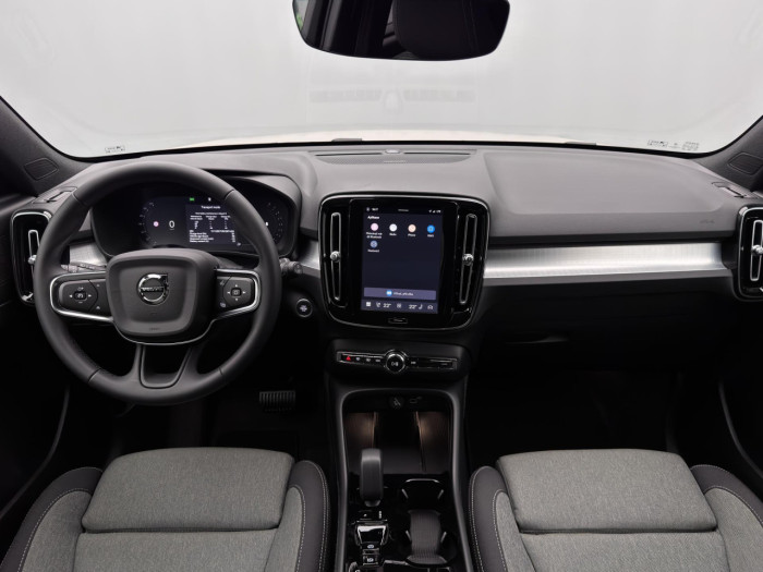 Volvo XC40 B3 AUT DARK PLUS na operativní leasing