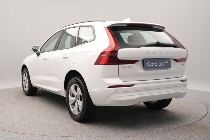 Volvo XC60 B5 AWD AUT ESSENTIAL na operativní leasing