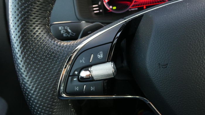 Škoda Karoq 1,5 TSI Sportline Exclusive DS na operativní leasing