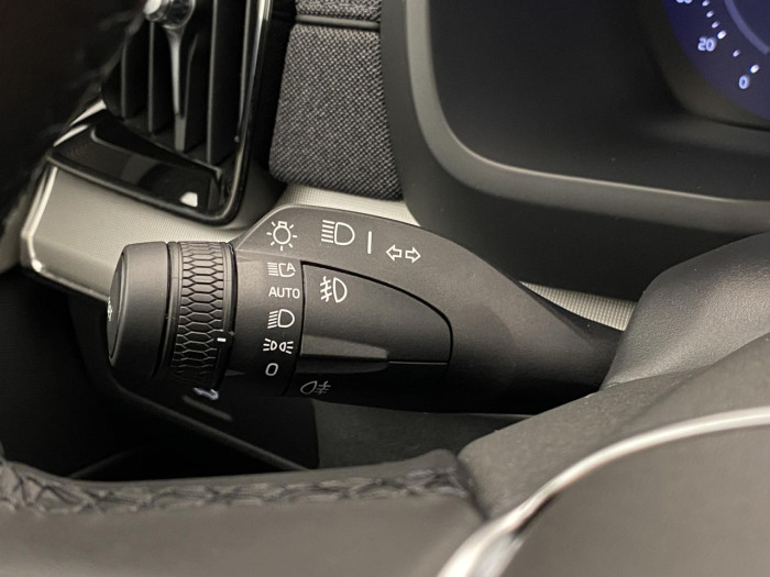 Volvo XC90 B5 AWD BLACK EDITION PLUS 7 na operativní leasing