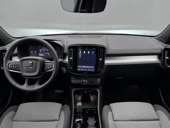 Volvo XC40 B3 AUT DARK PLUS na operativní leasing