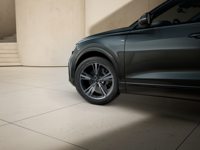Audi Q8 SUV TDI quattro 210 kW na operativní leasing