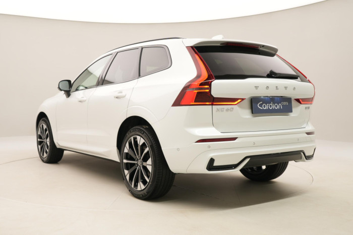 Volvo XC60 B5 AWD AUT DARK PLUS na operativní leasing