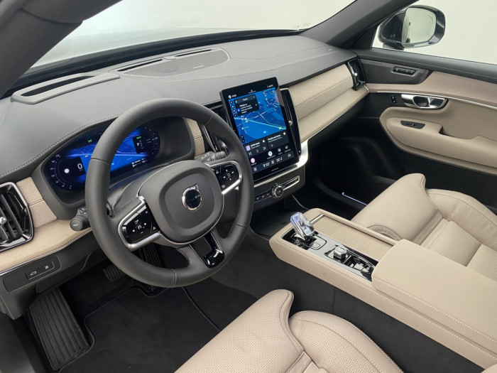 Volvo XC90 T8 AWD Plug-in BRIGHT PLUS 7m na operativní leasing