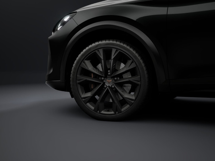 Cupra Formentor VZ Tribe e-HYBRID 272k DSG na operativní leasing