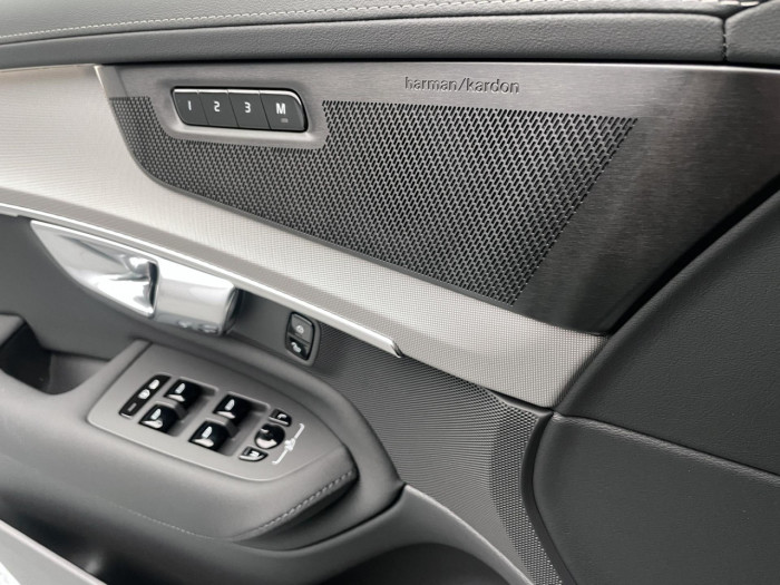 Volvo XC90 B5 AWD AUT BLACK EDITION PLUS na operativní leasing