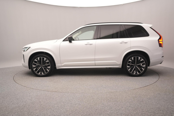 Volvo XC90 B5 AWD AUT DARK ULTRA 7-míst na operativní leasing