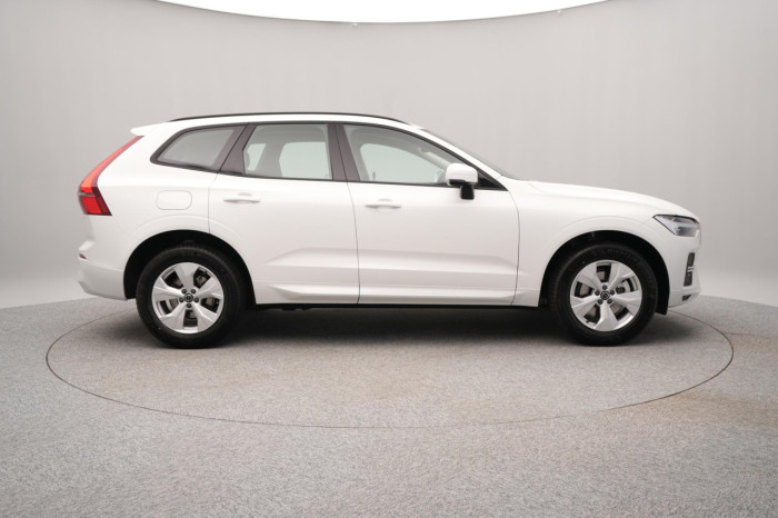 Volvo XC60 B5 AWD AUT ESSENTIAL na operativní leasing