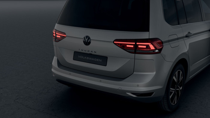 Volkswagen Touran People 1,5 TSI 110 kW EVO2 6G na operativní leasing