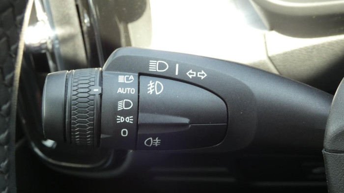 Volvo XC40 B3 Plus Dark na operativní leasing