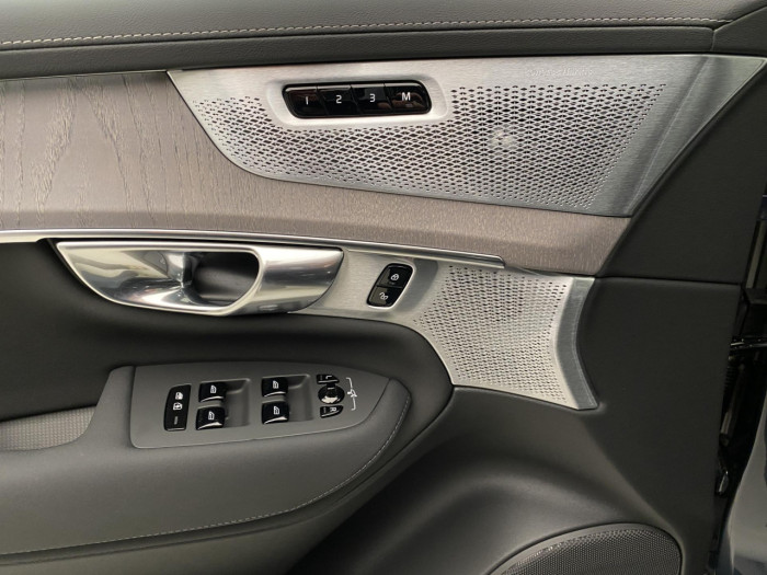 Volvo XC90 T8 AWD RECHARGE BRIGHT ULTRA na operativní leasing
