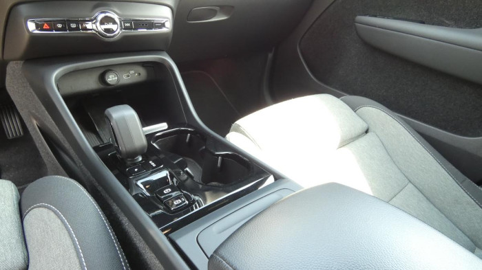 Volvo XC40 B3 Plus Dark na operativní leasing