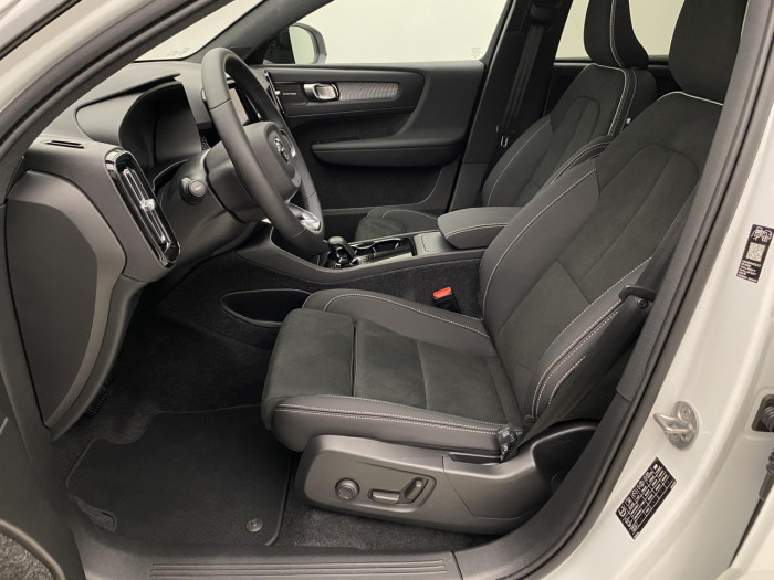 Volvo EC40 BLACK EDITION SINGLE EXT ULTRA Edition na operativní leasing