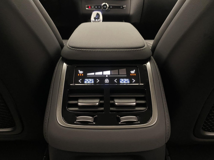 Volvo XC90 T8 AWD RECHARGE BRIGHT PLUS 7m na operativní leasing