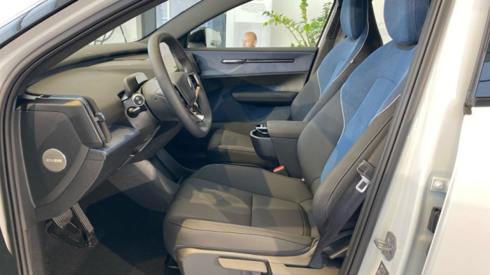 Volvo EX30 PLUS, Single Motor Extended Range, 200 kW / 272 HP na operativní leasing