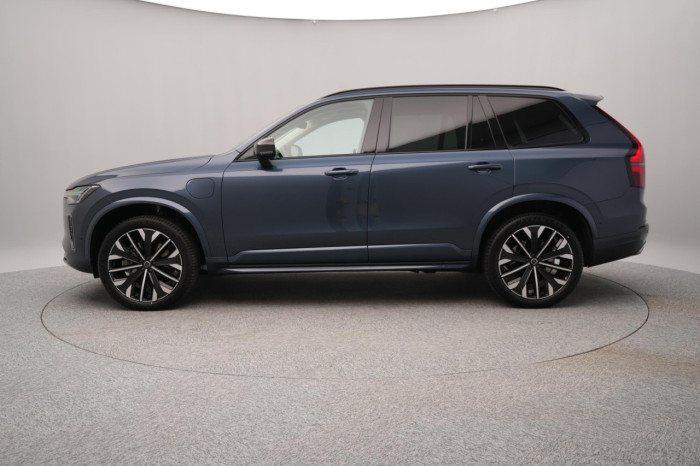 Volvo XC90 T8 AWD Plug-in ULTRA DARK 7m na operativní leasing