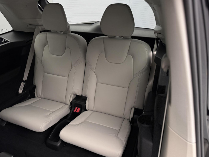 Volvo XC90 B5 AWD AUT DARK PLUS 7míst na operativní leasing