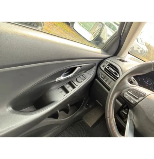 Hyundai i30 kom.1.5i Family Smart 5d na operativní leasing