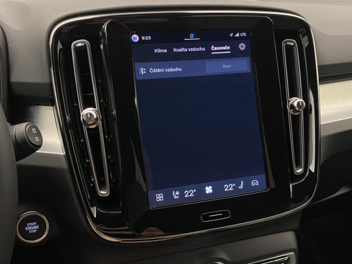 Volvo XC40 B3 AUT DARK PLUS na operativní leasing