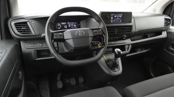 Toyota ProAce VERSO 2.0 D-4D L2 Family na operativní leasing