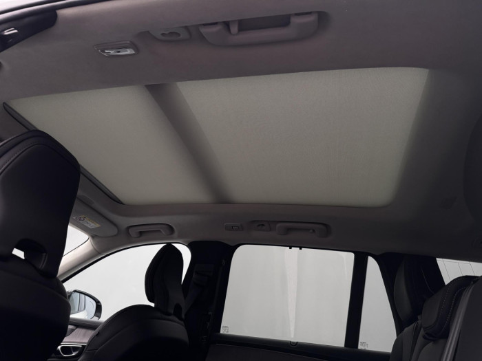 Volvo XC90 T8 AWD Plug-in ULTRA DARK 7m na operativní leasing
