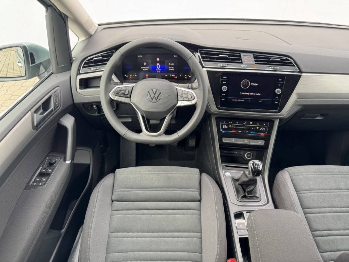 Volkswagen Touran People 6G EVO2 1,5TSI / 110kW na operativní leasing