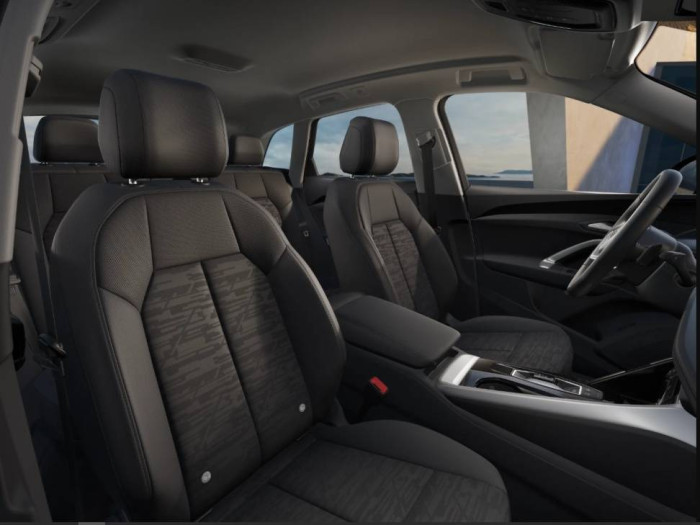 Audi Q5 e-hybrid quattro 220 kW na operativní leasing