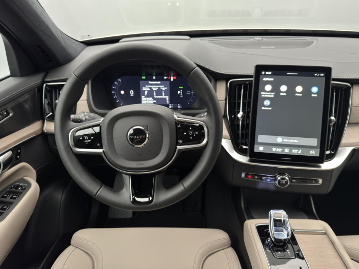 Volvo XC90 T8 AWD Plug-in ULTRA DARK 7m na operativní leasing