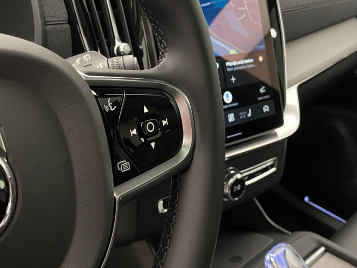 Volvo XC90 T8 AWD Plug-in DARK PLUS 7m na operativní leasing