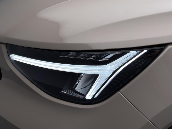 Volvo XC40 B3 AUT DARK PLUS na operativní leasing