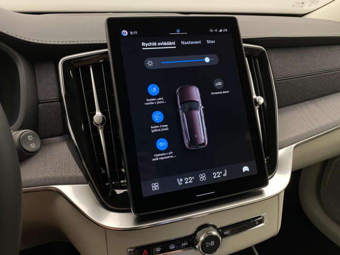 Volvo XC90 T8 AWD Plug-in BRIGHT PLUS 7m na operativní leasing