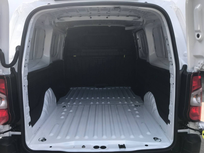 Peugeot Partner Furgon L2 1000 1,5 BlueHDi S&S MAN6 / 75kW na operativní leasing