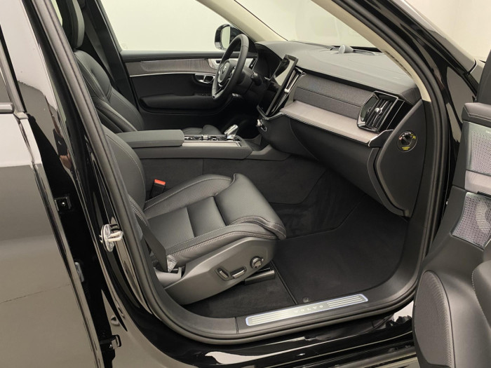 Volvo XC90 T8 AWD Plug-in DARK ULTRA na operativní leasing