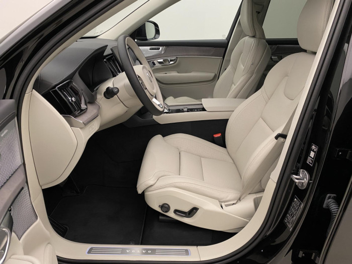 Volvo XC90 T8 AWD Plug-in BRIGHT PLUS 7m na operativní leasing
