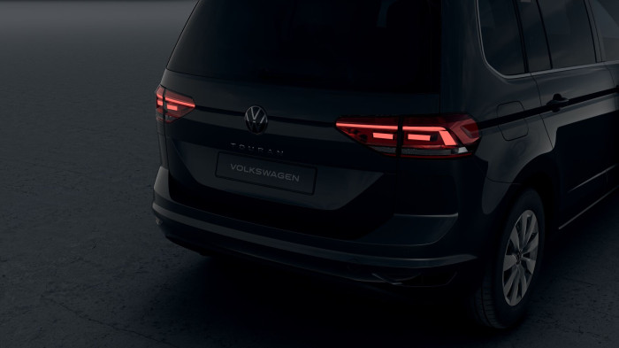 Volkswagen Touran Comfortline 1,5 TSI 110 kW EVO2 6G na operativní leasing