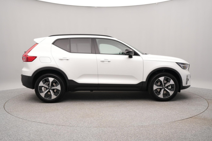 Volvo XC40 B3 AUT DARK PLUS na operativní leasing